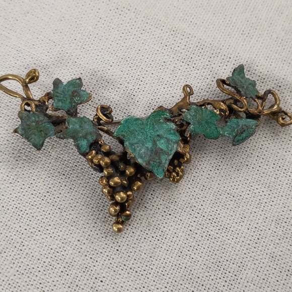 ❤️RICHARD KAISH Green Bronze Wine Grape Vine Brooch Pin - Picture 1 of 9